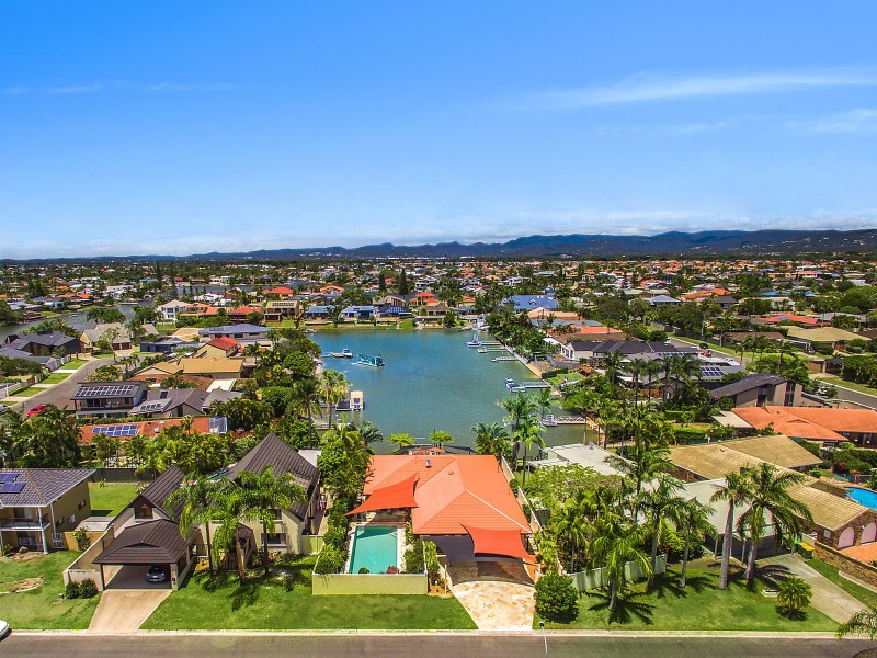 7 Ayrshire Avenue, Benowa Waters QLD 4217