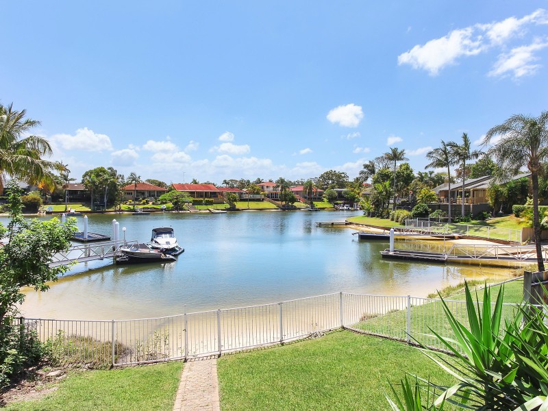 2A Village Low Road, Benowa Waters QLD 4217