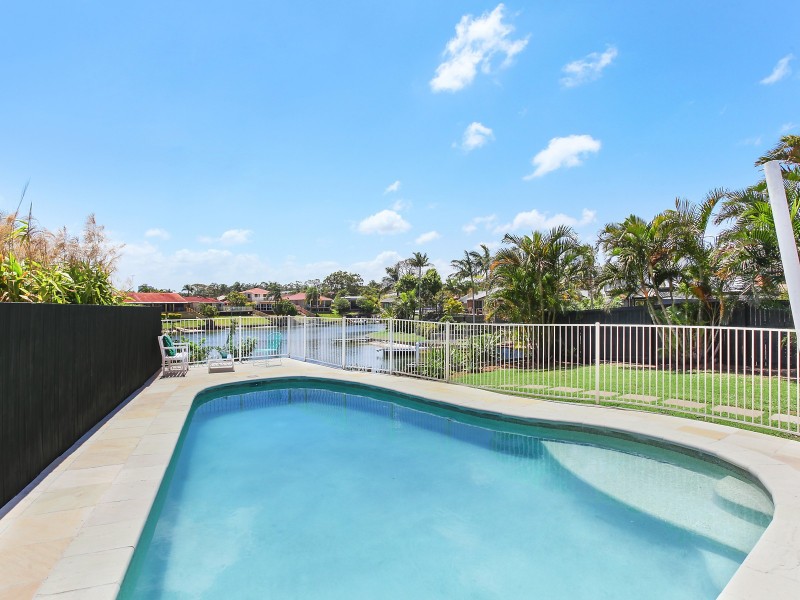 2A Village Low Road, Benowa Waters QLD 4217