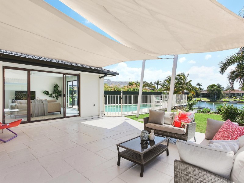 2A Village Low Road, Benowa Waters QLD 4217