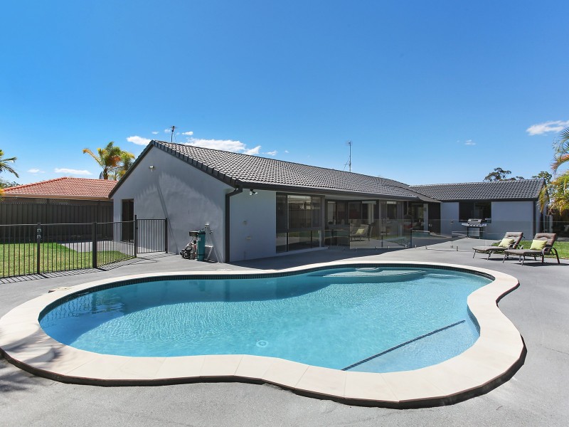 7 Firestone Court, Robina QLD 4226