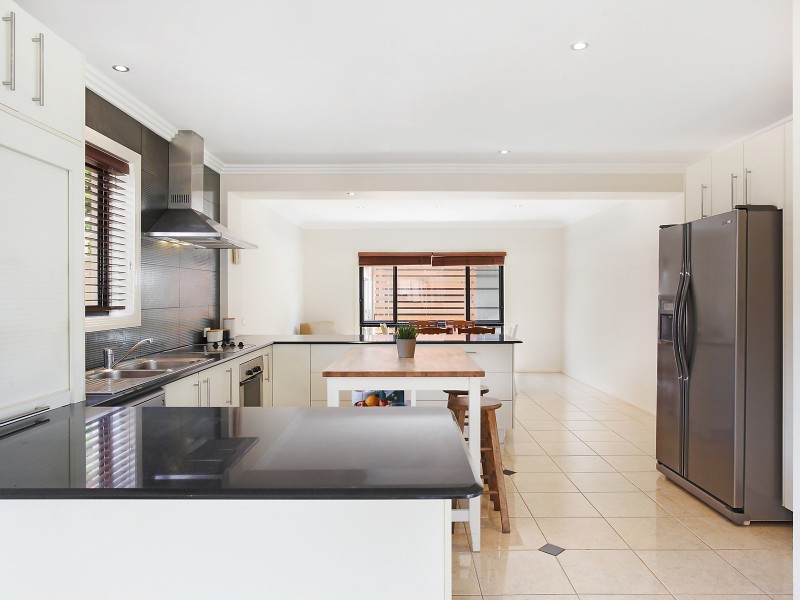 4 Mexicali Court, Broadbeach Waters QLD 4218