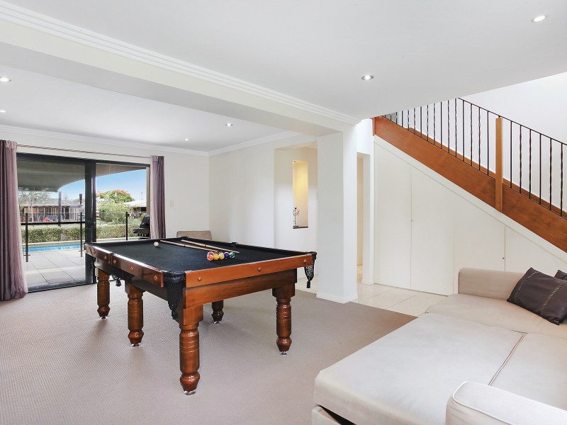 4 Mexicali Court, Broadbeach Waters QLD 4218