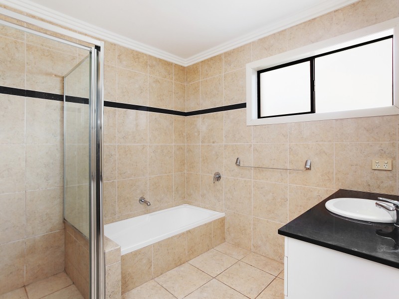 4 Mexicali Court, Broadbeach Waters QLD 4218