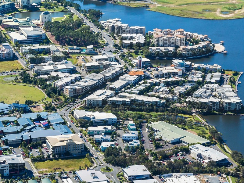 16 Lake Street, Varsity Lakes QLD 4227