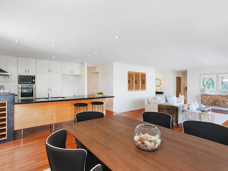 21 The Lido, Isle Of Capri QLD 4217