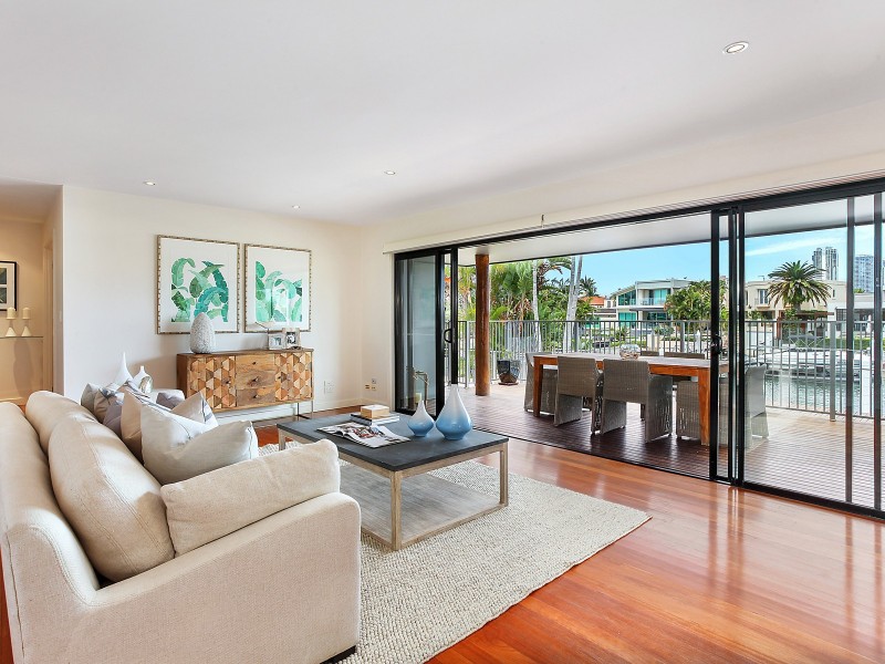 21 The Lido, Isle Of Capri QLD 4217