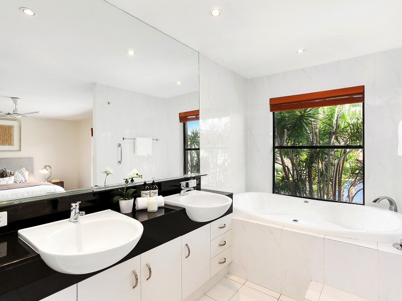 21 The Lido, Isle Of Capri QLD 4217