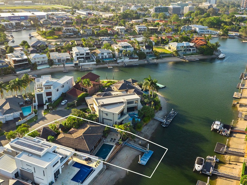 21 The Lido, Isle Of Capri QLD 4217