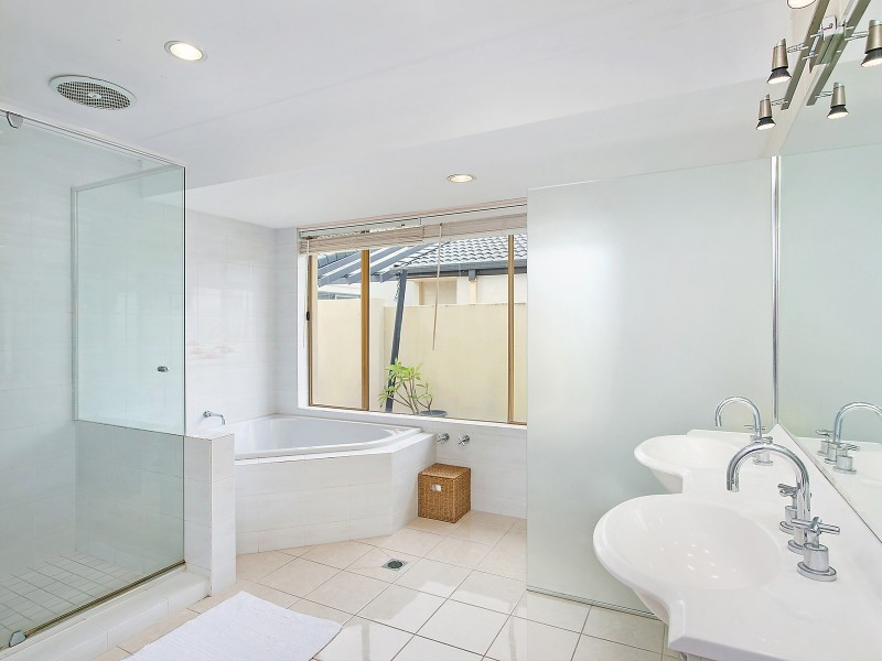 41 Sundance Way, Runaway Bay QLD 4216