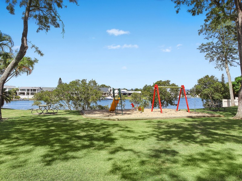 5/9 Freyburg Street, Bundall QLD 4217