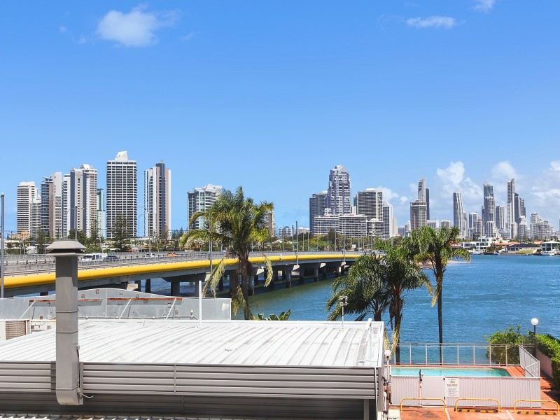 301/2 Barney Street, Southport QLD 4215