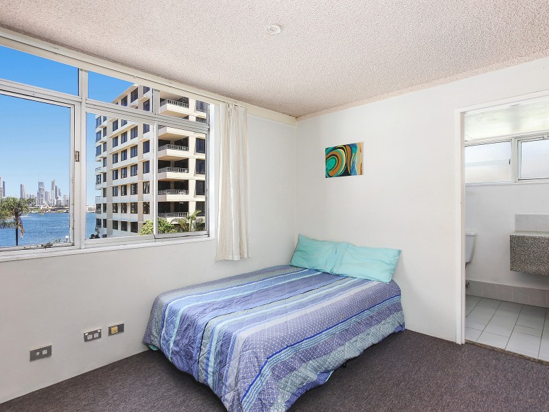 301/2 Barney Street, Southport QLD 4215