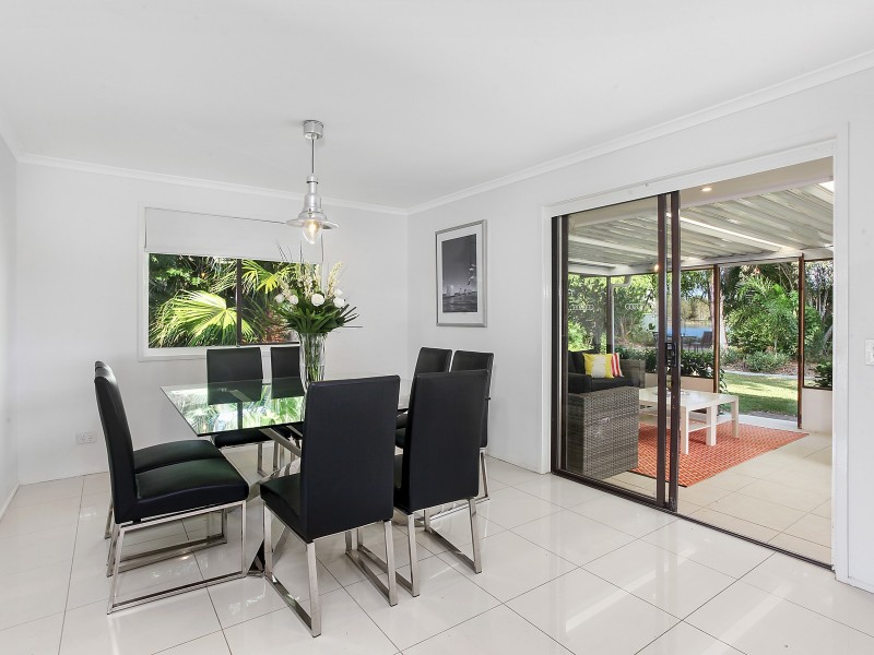 52 Collins Crescent, Benowa QLD 4217