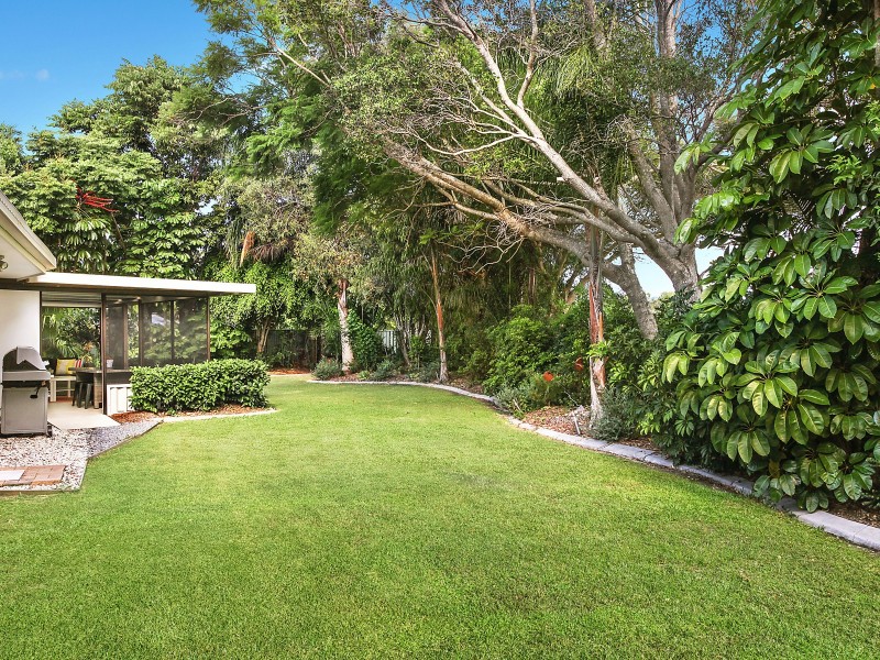 52 Collins Crescent, Benowa QLD 4217
