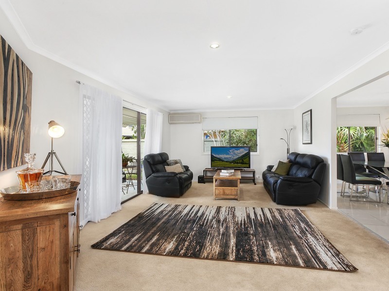 52 Collins Crescent, Benowa QLD 4217