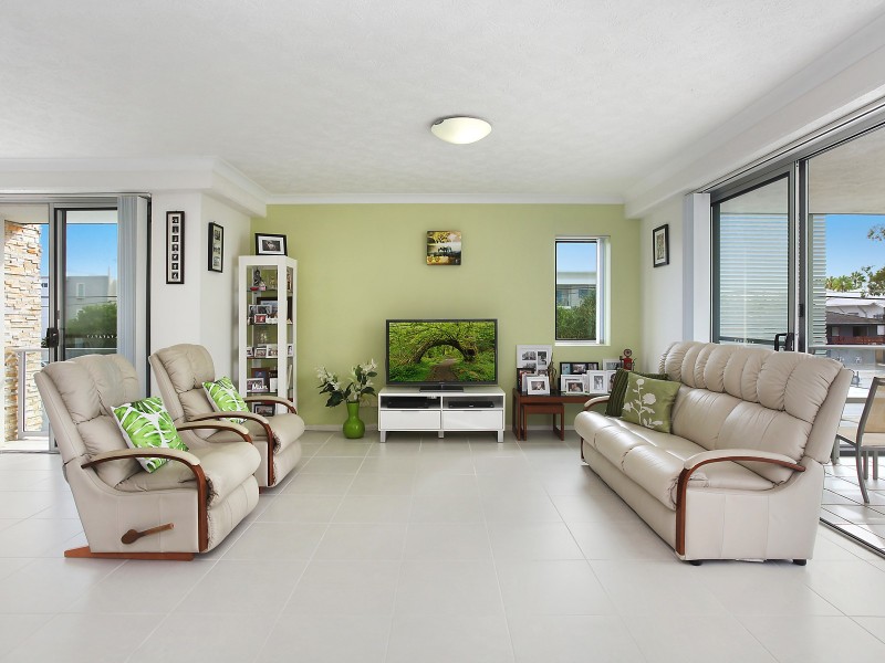 25/2329 Gold Coast Highway, Mermaid Beach QLD 4218