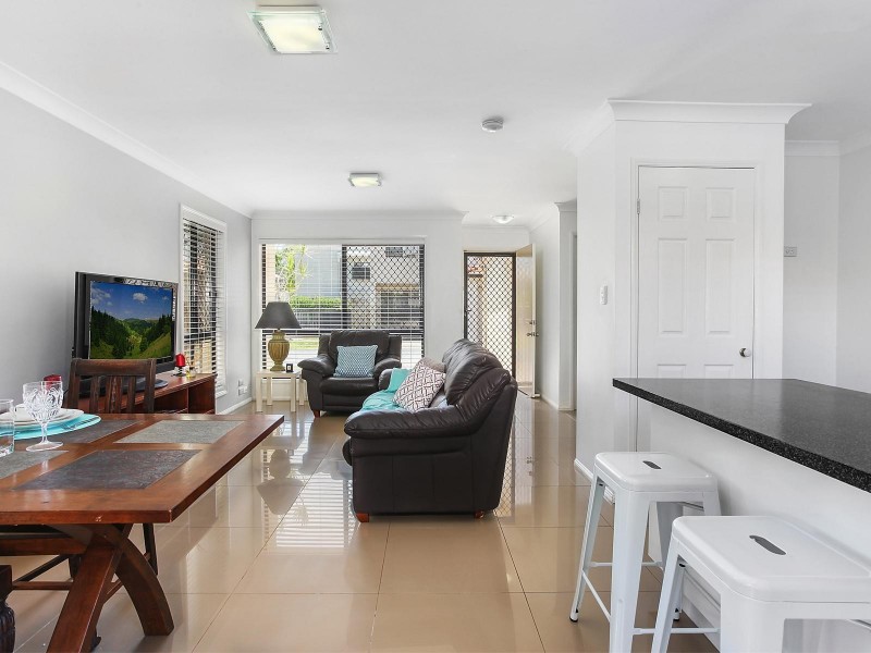 4/37 Harley Street, Labrador QLD 4215