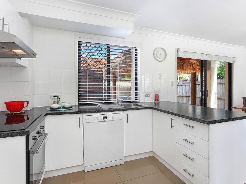 4/37 Harley Street, Labrador QLD 4215