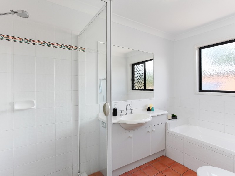 4/37 Harley Street, Labrador QLD 4215