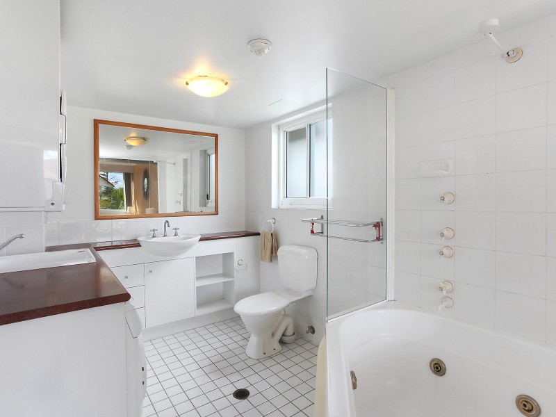 20/210 Surf Parade, Surfers Paradise QLD 4217