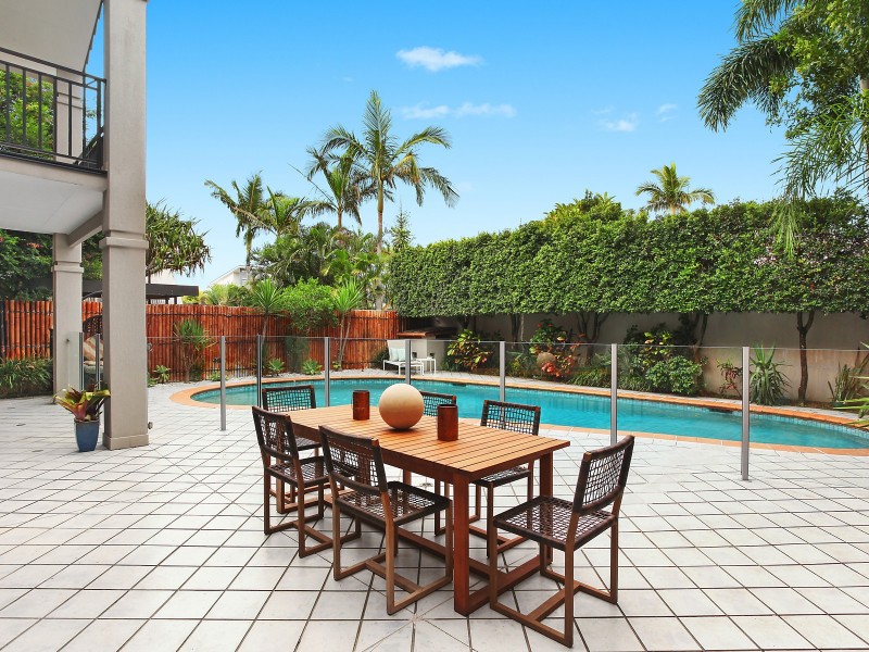 53 Amalfi Drive, Isle Of Capri QLD 4217
