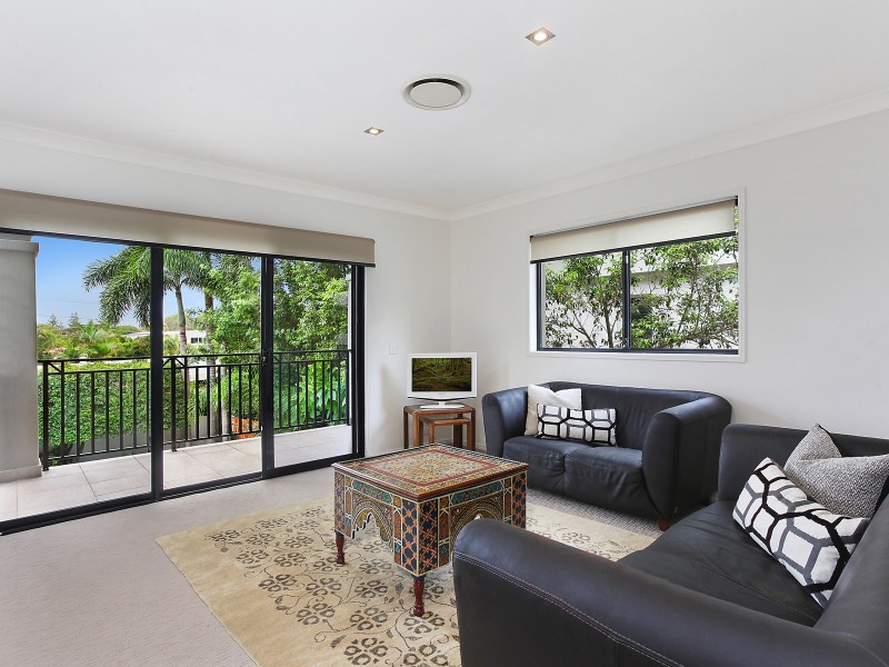 53 Amalfi Drive, Isle Of Capri QLD 4217