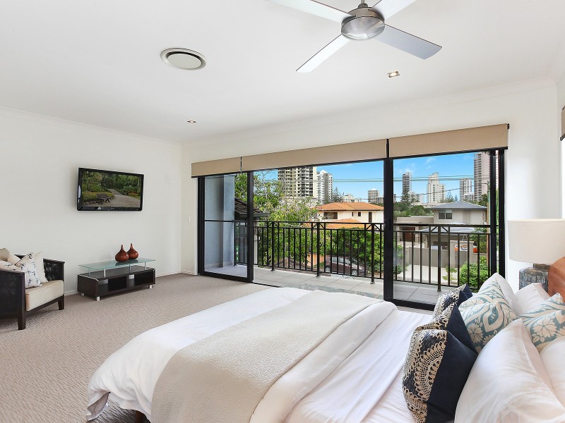 53 Amalfi Drive, Isle Of Capri QLD 4217