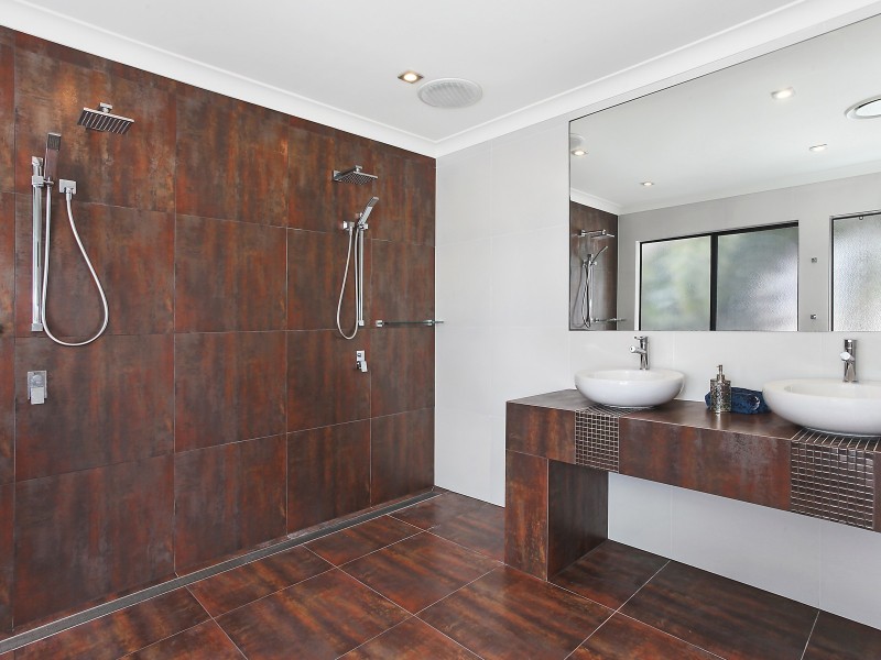 53 Amalfi Drive, Isle Of Capri QLD 4217