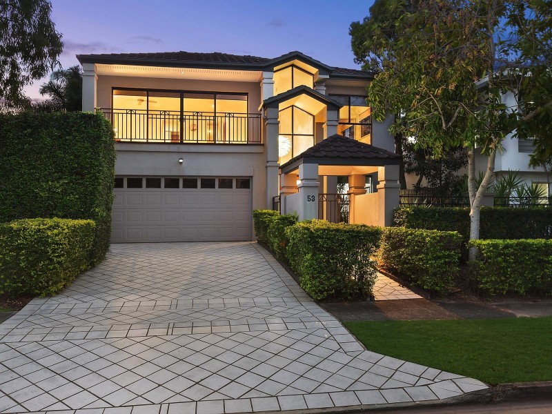 53 Amalfi Drive, Isle Of Capri QLD 4217