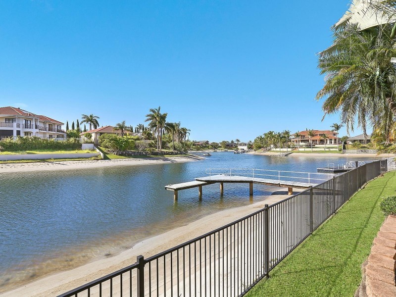 16 Kincardine Drive, Benowa Waters QLD 4217