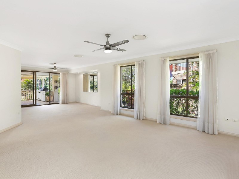 16 Kincardine Drive, Benowa Waters QLD 4217