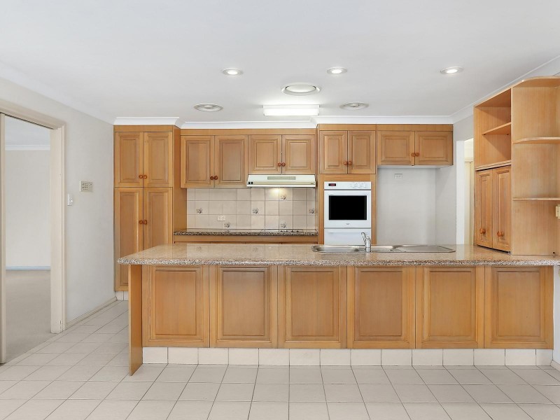 16 Kincardine Drive, Benowa Waters QLD 4217