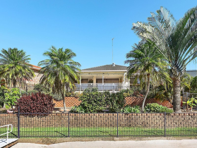 16 Kincardine Drive, Benowa Waters QLD 4217