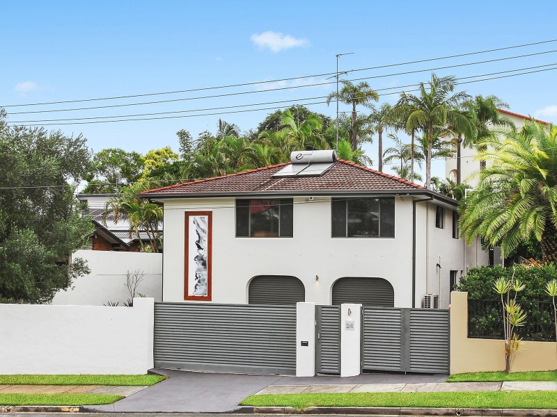 24 Loweana Street, Southport QLD 4215