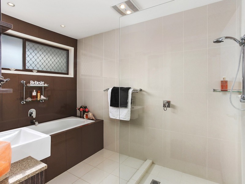 24 Loweana Street, Southport QLD 4215