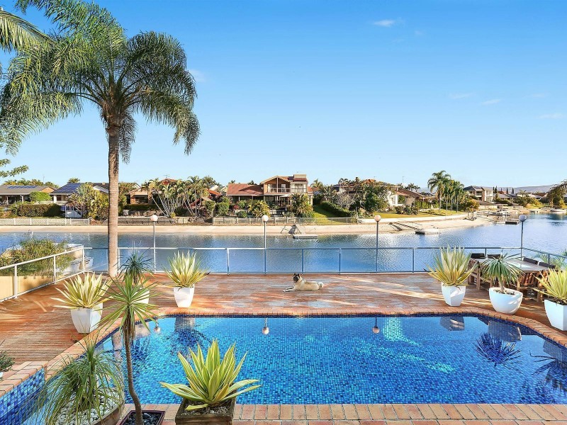 19 Rannock Avenue, Benowa Waters QLD 4217