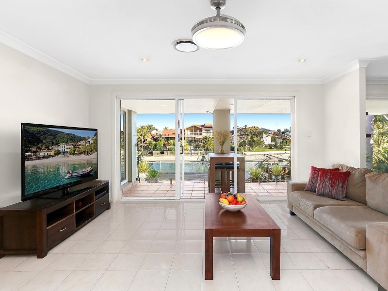 19 Rannock Avenue, Benowa Waters QLD 4217