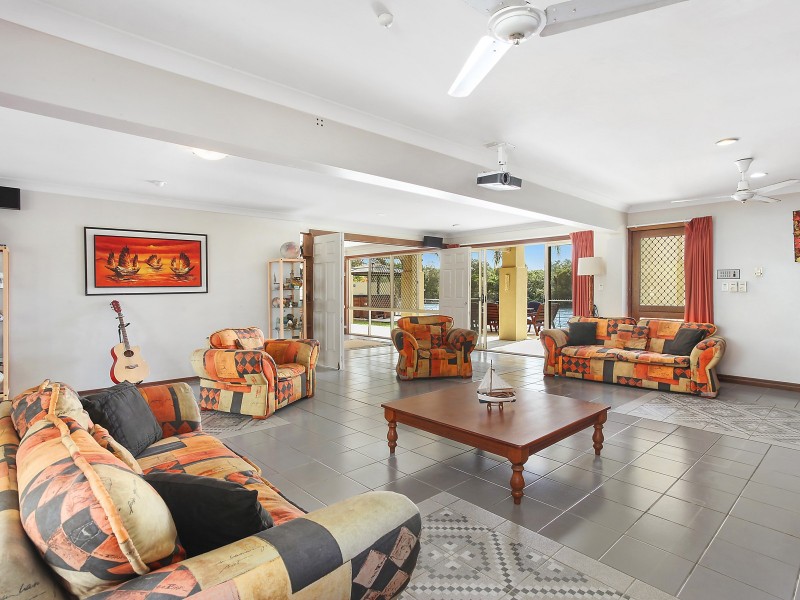 604 Nerang Broadbeach Road, Carrara QLD 4211