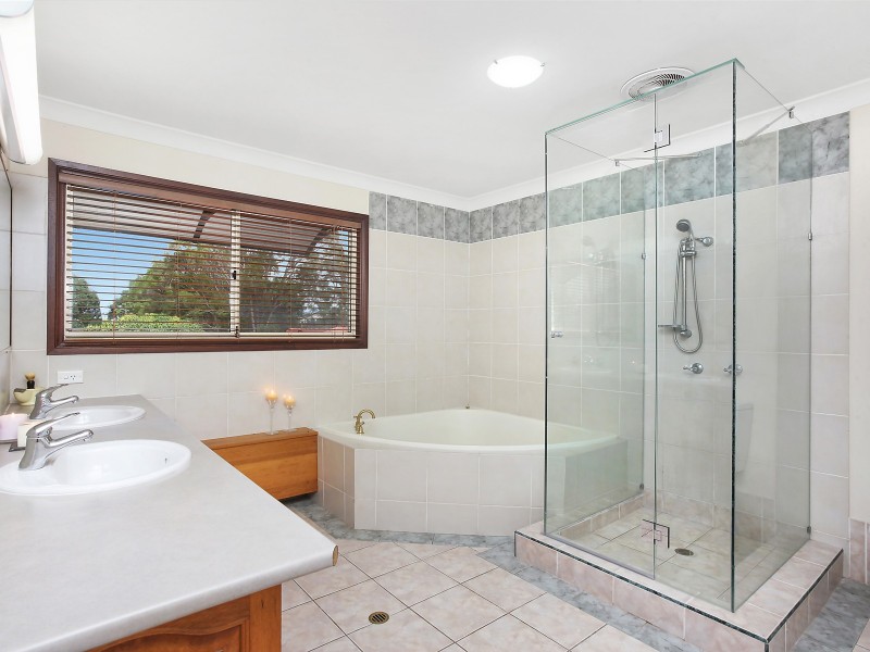 604 Nerang Broadbeach Road, Carrara QLD 4211