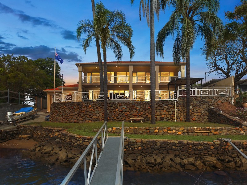 604 Nerang Broadbeach Road, Carrara QLD 4211