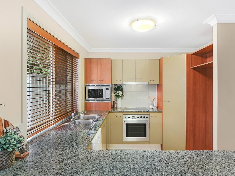 2/24 Brighton Parade, Southport QLD 4215