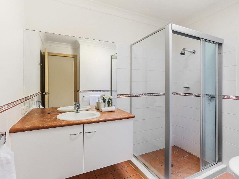 2/24 Brighton Parade, Southport QLD 4215