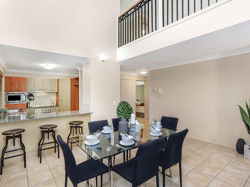 2/24 Brighton Parade, Southport QLD 4215