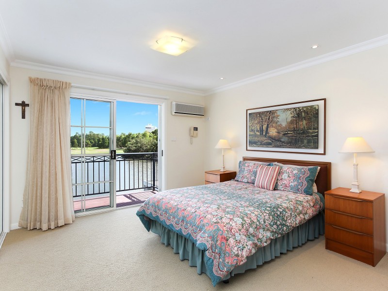 8/70 Marbella Drive, Benowa Waters QLD 4217