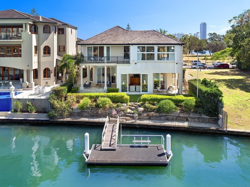 12 Admiralty Drive, Paradise Waters QLD 4217