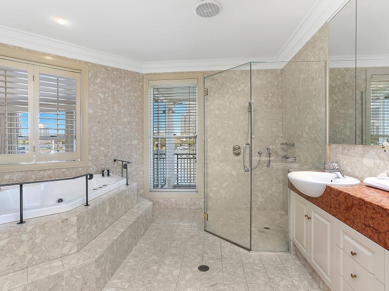 12 Admiralty Drive, Paradise Waters QLD 4217