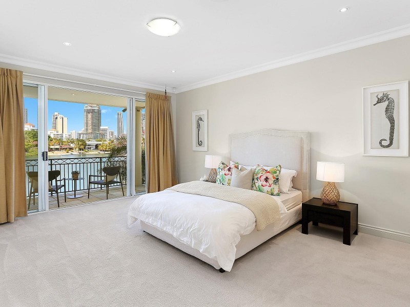 12 Admiralty Drive, Paradise Waters QLD 4217
