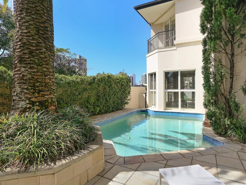 12 Admiralty Drive, Paradise Waters QLD 4217