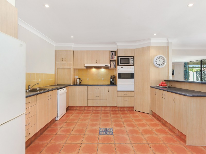 59 Open Drive, Arundel QLD 4214